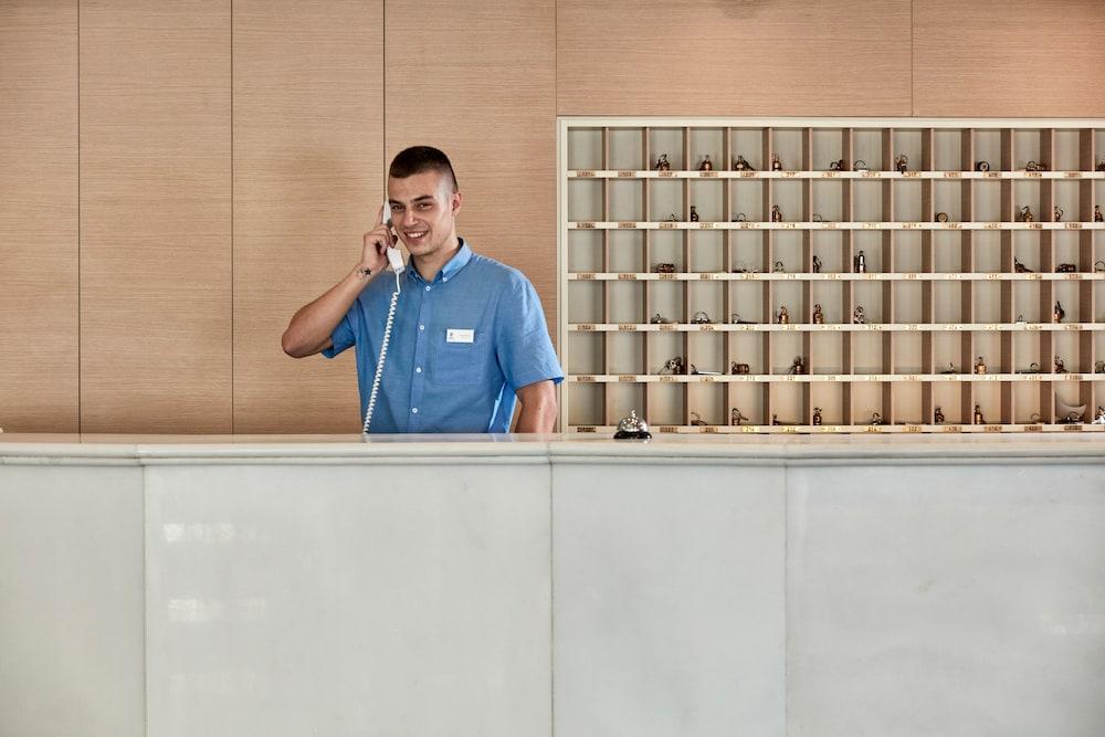 Candia 4* Athens