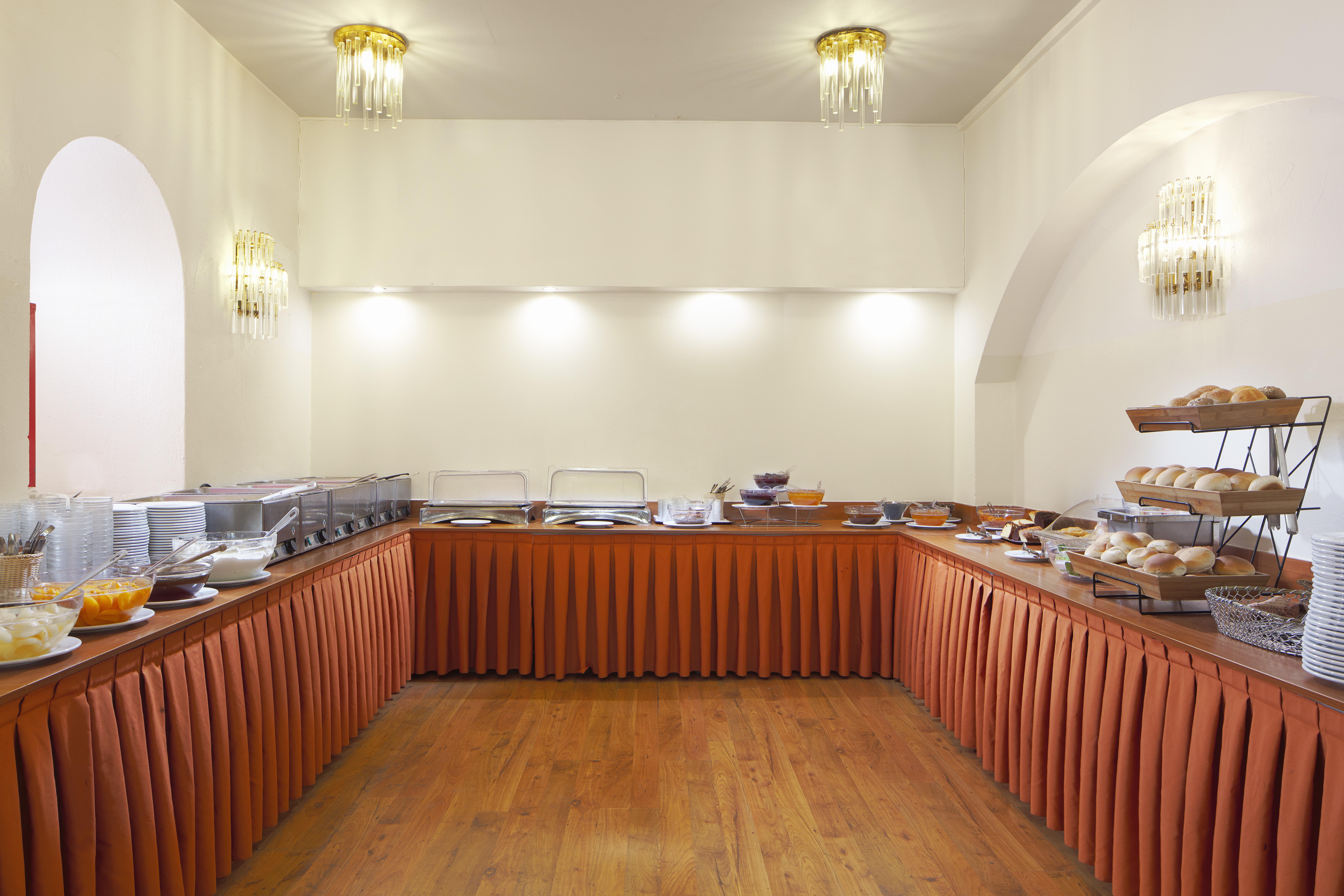 Hotel Candia 4*