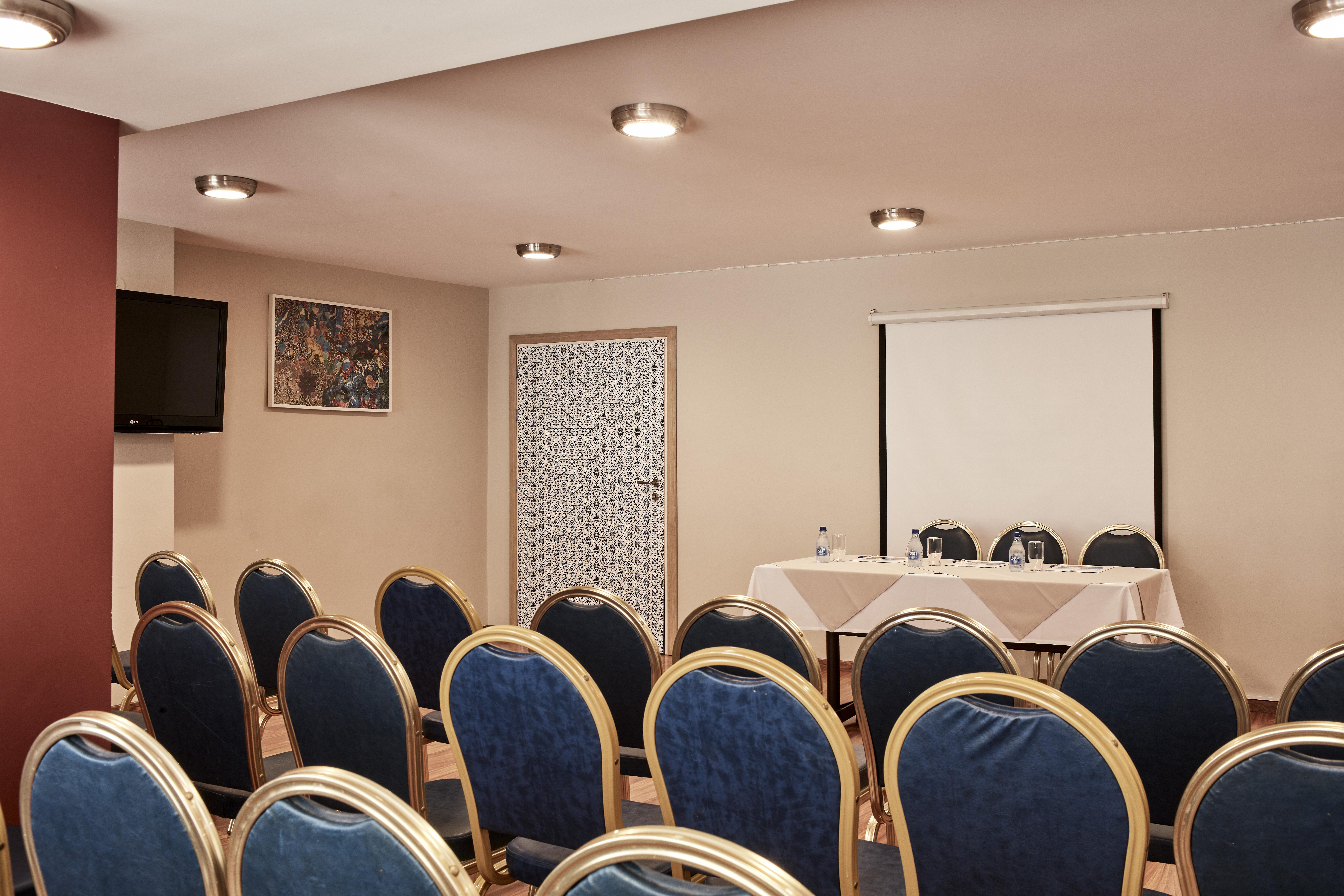Hotel Candia 4*
