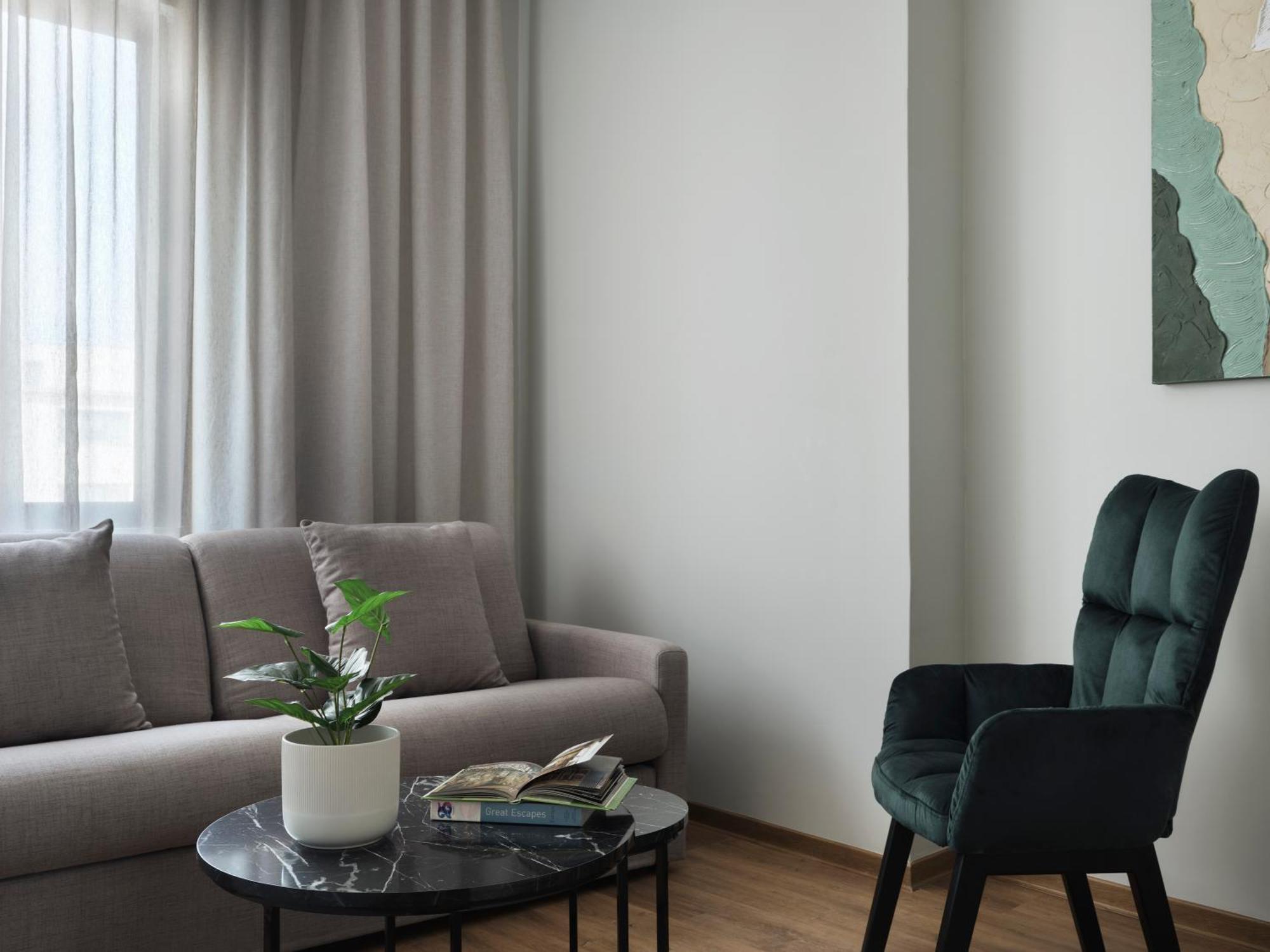 Candia 4* Athens